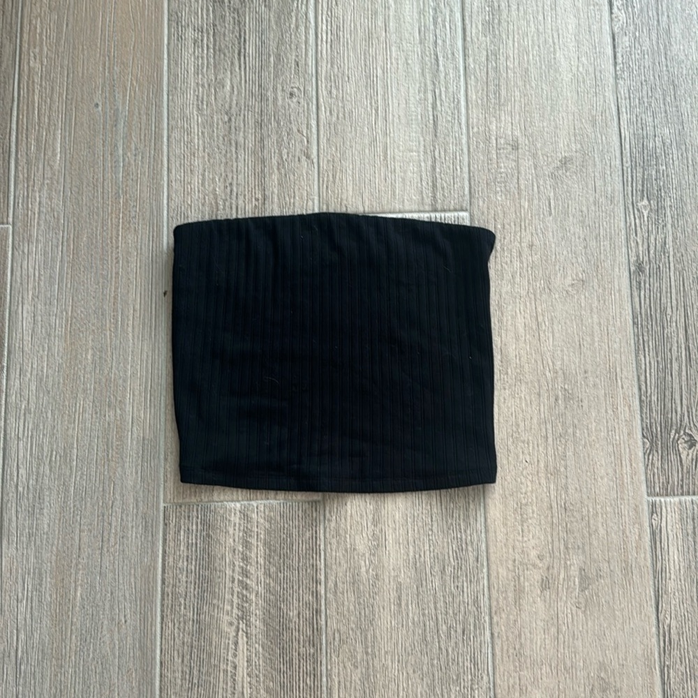 super cute and comfy size L black ribbed tube top from American Eagle